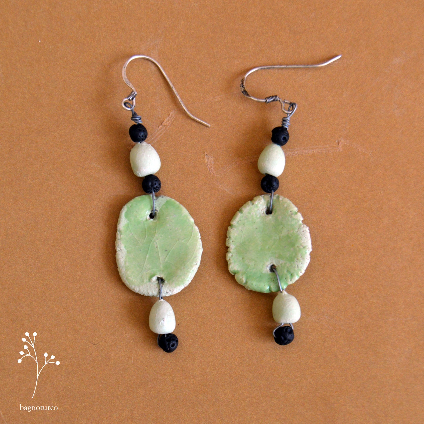 orecchini in terracotta verde chiaro