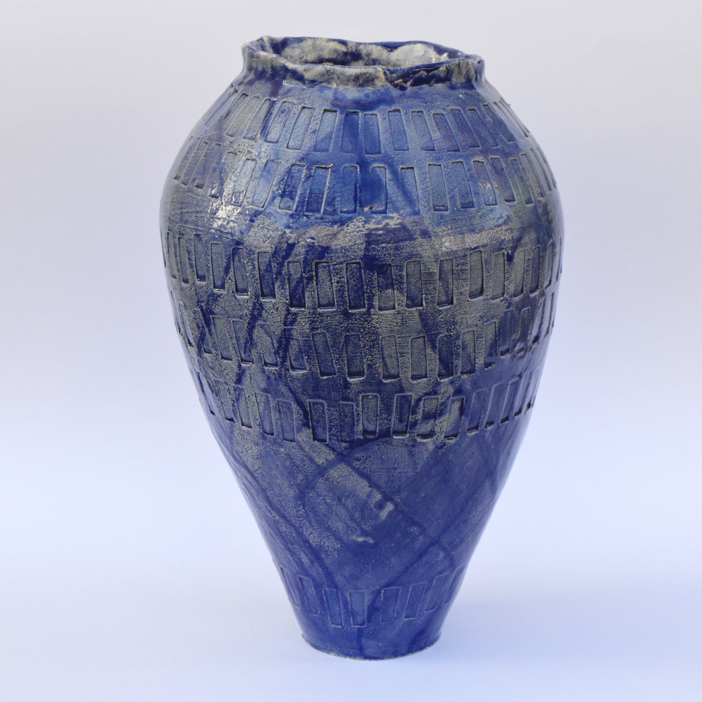 Vaso in ceramica inciso blu